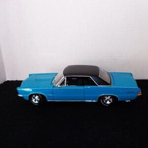 Maisto 1965 Pontiac GTO 1:18 Scale Mint